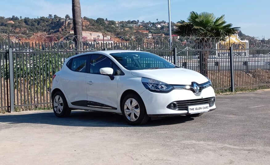 Renault Clio IV 900T Dynamique 5-dr (66kW)