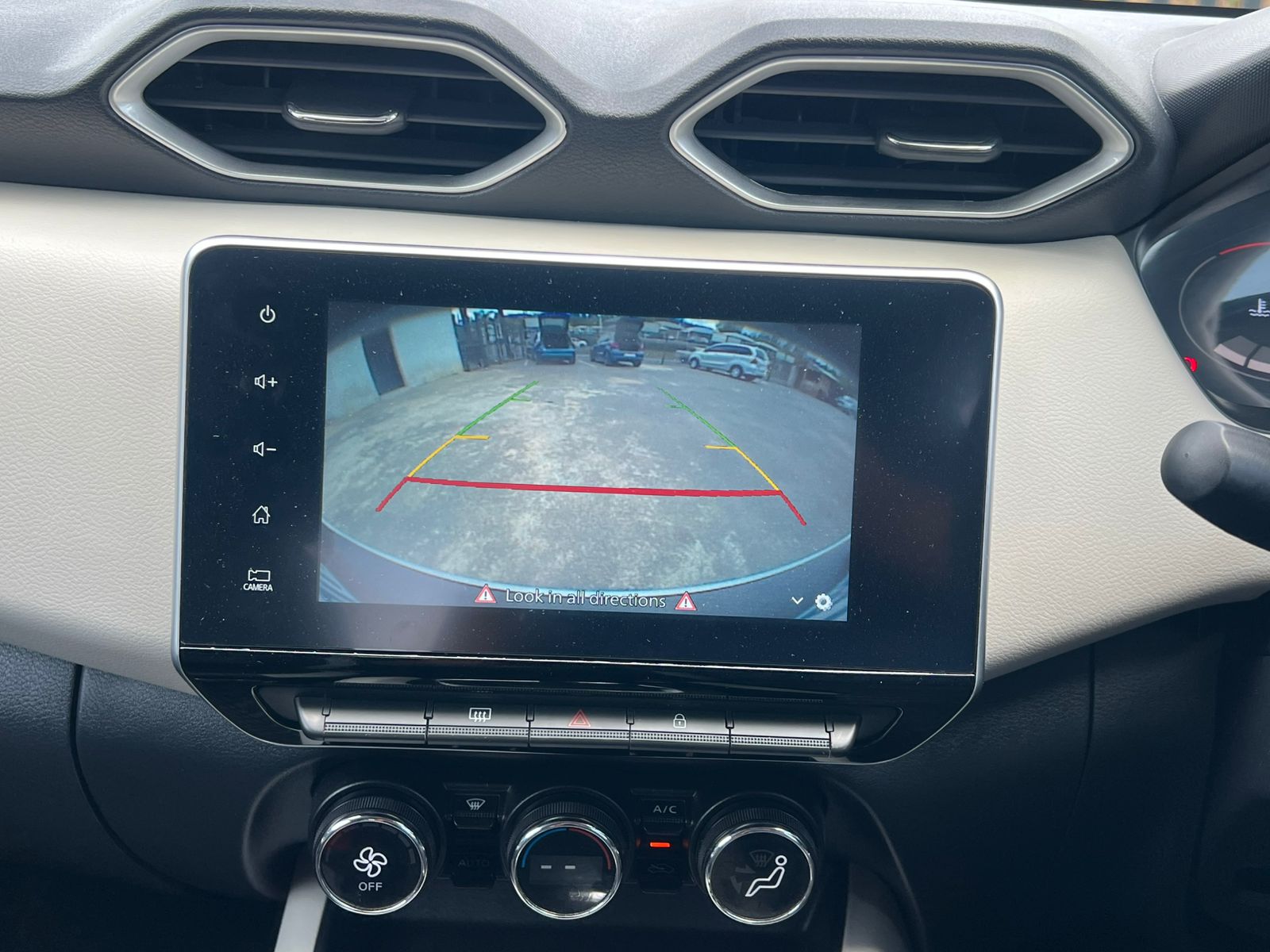 Nissan Magnite 1.0T Acenta Auto