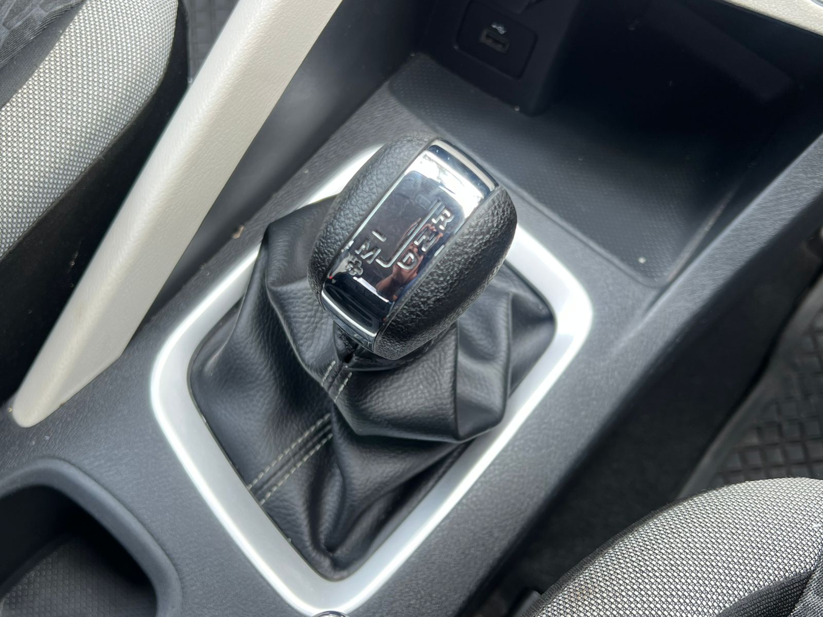 Nissan Magnite 1.0T Acenta Auto