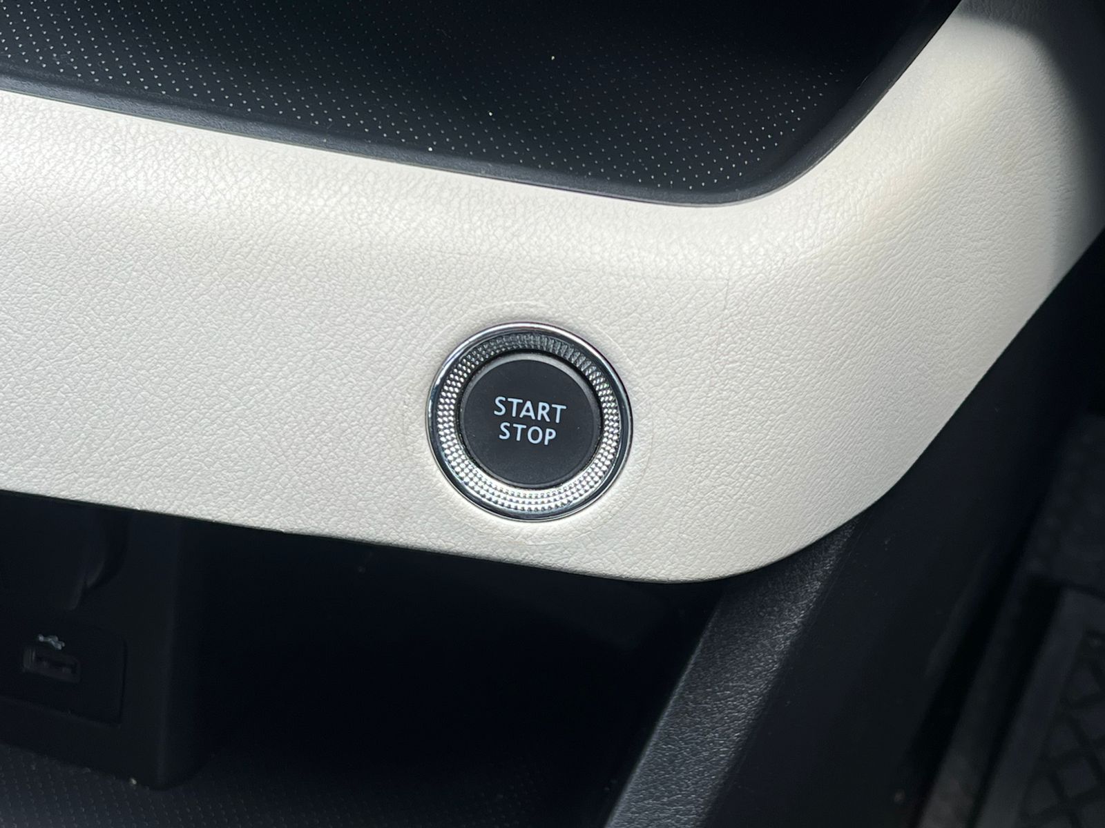 Nissan Magnite 1.0T Acenta Auto