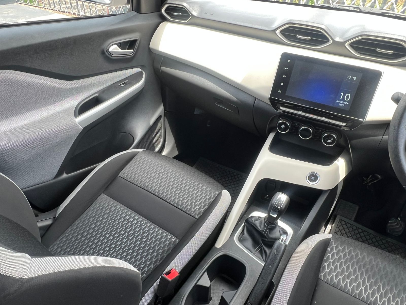 Nissan Magnite 1.0T Acenta Auto