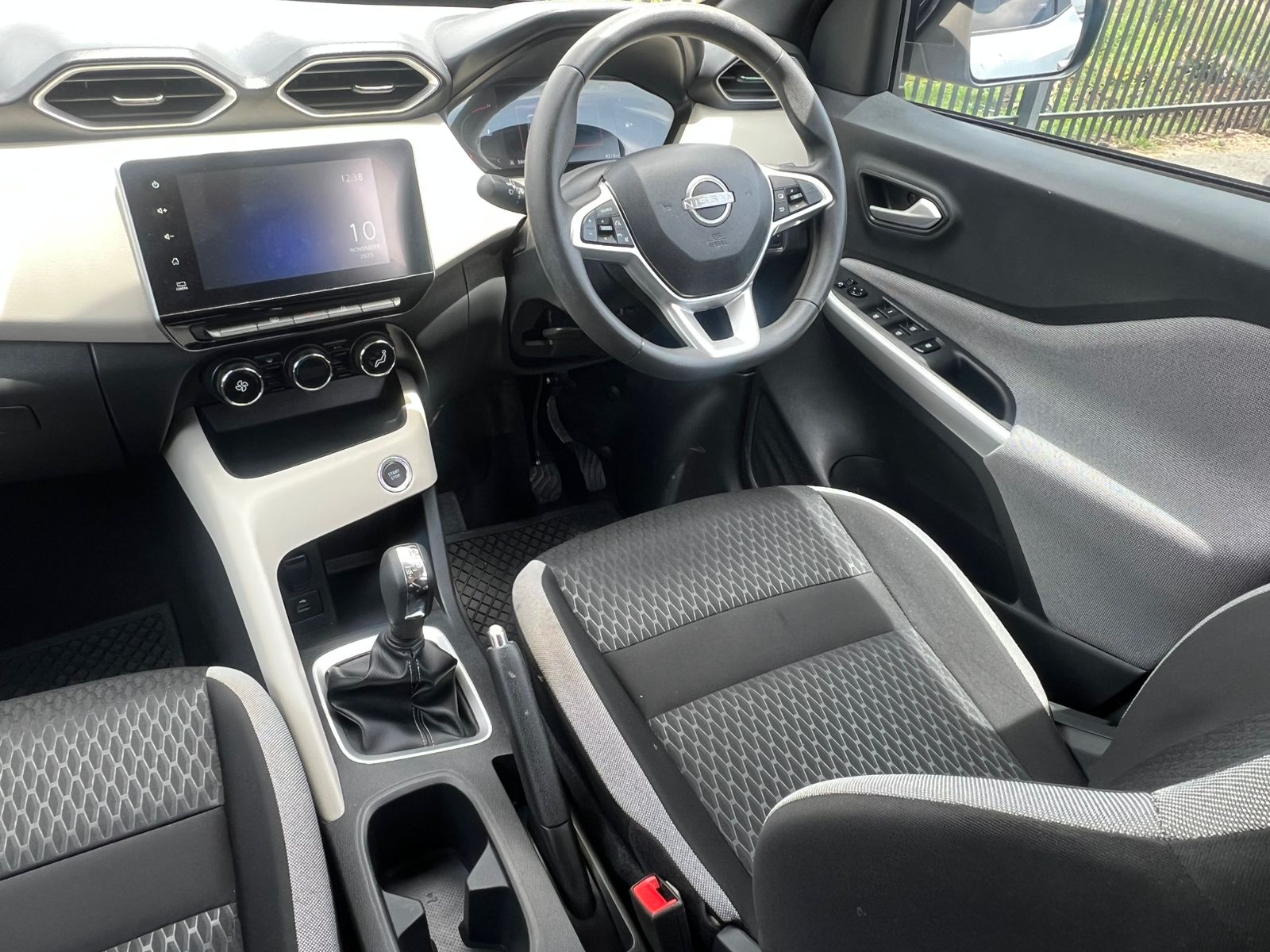 Nissan Magnite 1.0T Acenta Auto